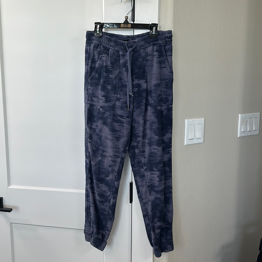 Athleta Farallon camo blue jogger.